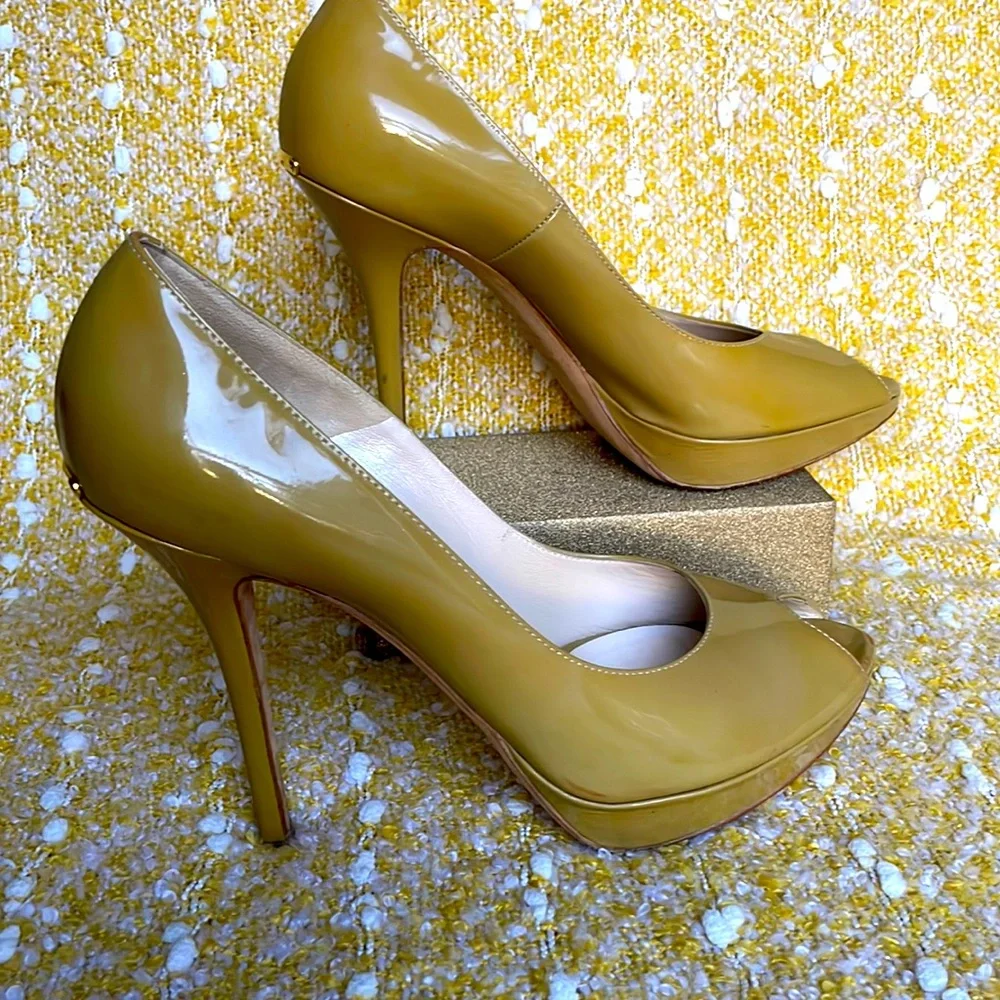 DIOR Pumps - Picture 1 of 7